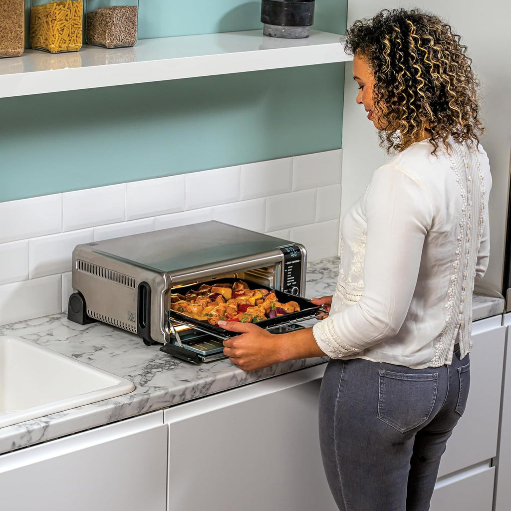 Ninja Foodi Four Multifonctions 8-en-1, Mini four portable, surfaces de travail, four multifonctions avec 8 fonctions de cuisson ; Air Fry, Rôtir, Griller, Cuire et plus encore. Argent/Noir SP101EU